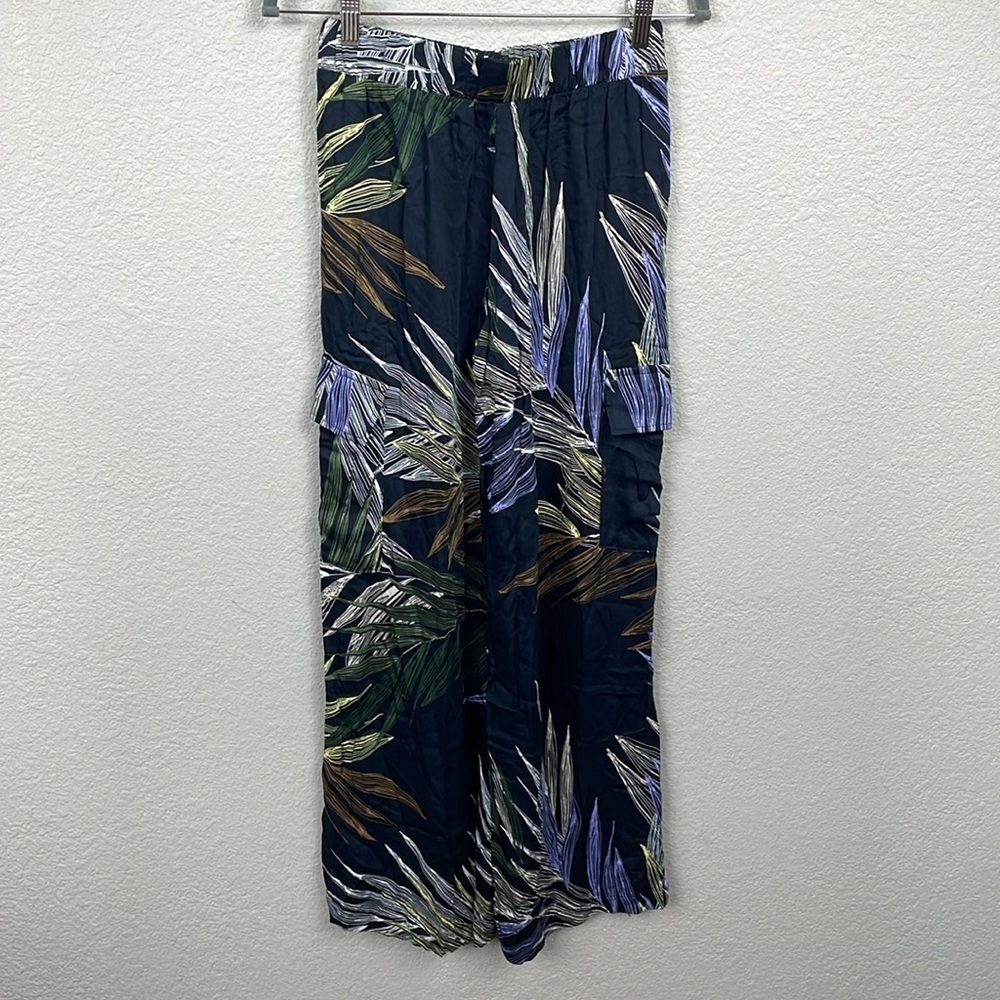 T TAHARI Printed Wide Leg Cargo Pants In Fan Print Tropical Hawaii Sz XS - Picture 8 of 13